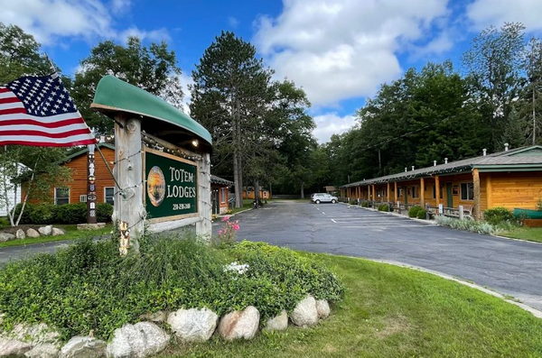 Totem Lodges (Nor-Gate Motel) - More Web Listing Photos (newer photo)